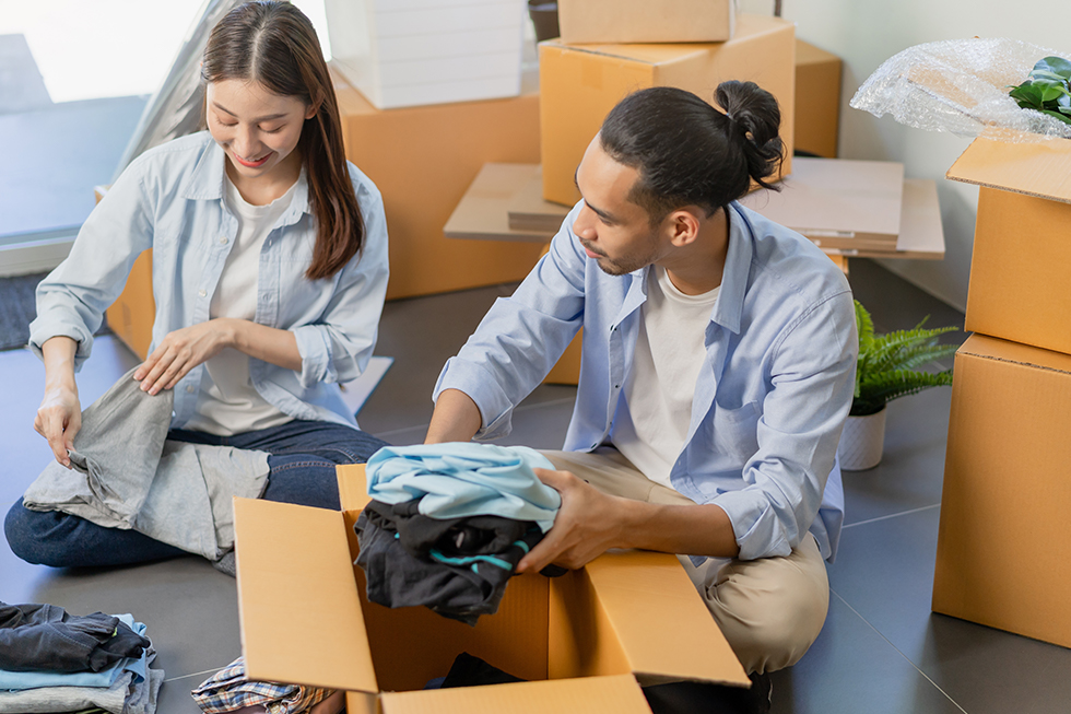 How to Pack Your Clothes for Moving Day: 4 Helpful Tips and Tricks